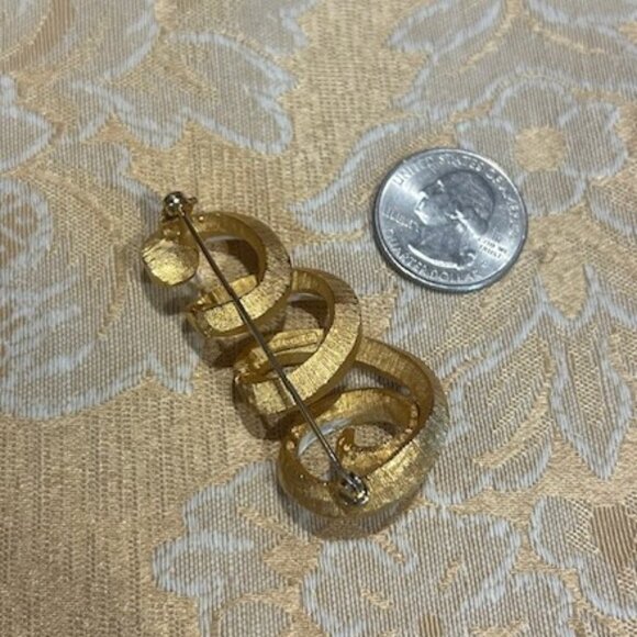 KRAMER Textured Gold White Enamel Ribbon MCM BROOCH - Picture 9 of 9